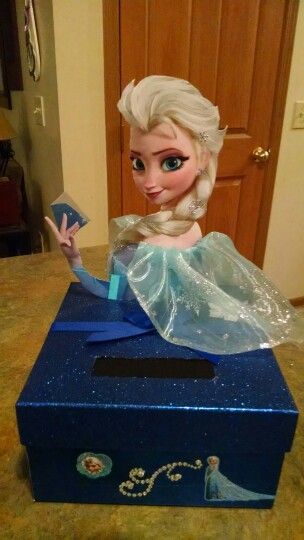 Elsa valentine box Tinkerbell Valentine Box Ideas, Mermaid Valentine Box Ideas, Elsa Valentines Boxes Diy, Princess Valentines Day Boxes, Homemade Valentine Boxes, Valentine's Boxes, Valentines Card Holder, Valentine Box Ideas, Girls Valentines Boxes