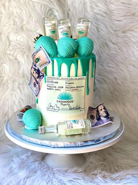 Edible label and dollar bills Casamigos Cake Ideas, Casa Amigos Tequila Cake, Casamigos Birthday Cake, Casamigos Cake, Tequila Birthday Cake, Birthday Cake Beer, Tequila Cake, Booze Cake, Alcohol Birthday Cake