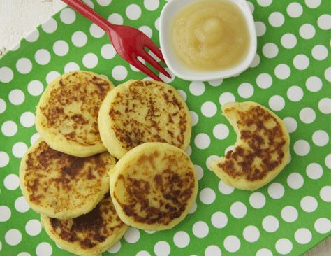 Looking for healthy recipes for your toddlers? She'll love these tasty finger foods ideas! Broccoli Potato, Mashed Potato Cakes, Recipe For 1, Potato Cakes, Toddler Snacks, Baby Eating, Homemade Baby Food, Mashed Potato, Healthy Sides