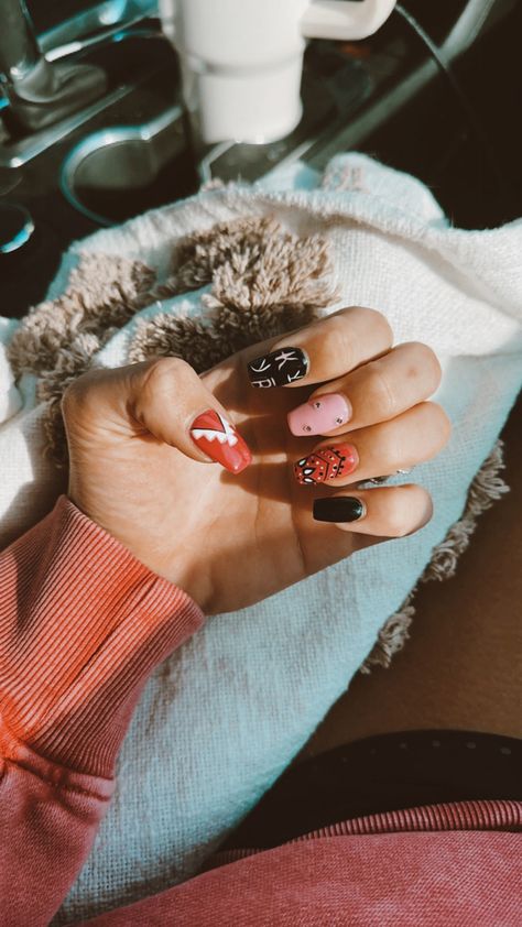 Western Brand Nails, Cute Cowgirl Nails, Punchy Western Nails Acrylic, Neutral Western Nails, Zach Bryan Nail Ideas, Western Valentine Nails, Spring Western Nails, Western Halloween Nails, Black Western Nails