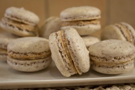 Pecan Macarons, Easy Macaroons Recipe, Cake Recipes Uk, Maple Buttercream, Cook Meals, Recipes To Cook, Maple Butter, French Macaroons, Macaroon Recipes