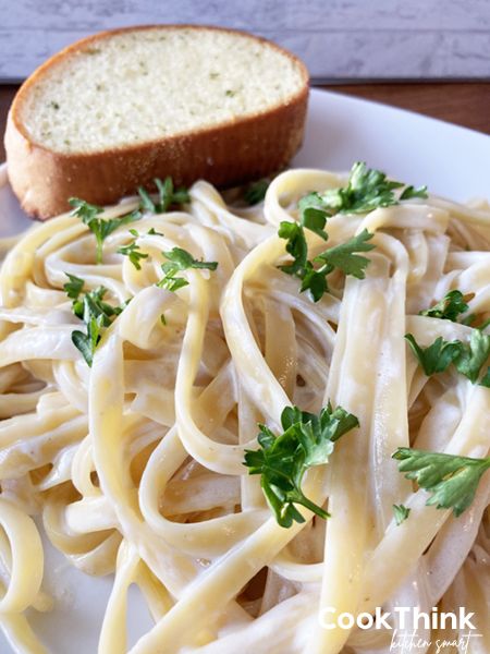 California Pizza Kitchen Garlic Cream Fettuccine Recipe - CookThink Fettucine Alfredo Recipe, Parmesan Fettuccine, Popular Pasta Recipes, Fettuccine Recipe, Spinach Fettuccine, Sirloin Steak Recipes, Fettuccine Recipes, California Pizza Kitchen, California Pizza