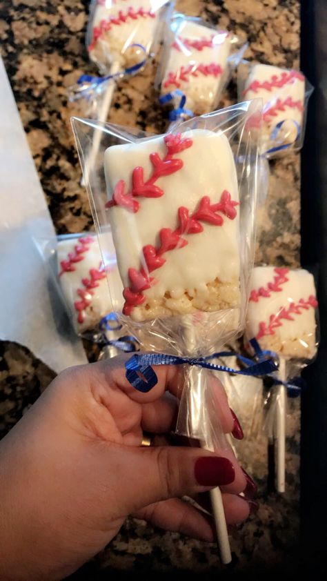 #ricekrispies #chocolatecovered #baseball Baseball Desserts Ideas Treats, Baseball Pretzels, Rookie Of The Year Dessert Table, Baseball Rice Krispie Treats, Baseball Themed Desserts, Baseball Theme Snacks, Opening Day Baseball Ideas, Baseball Sweets, Baseball Party Food Ideas