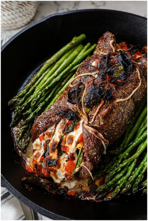 Italian Stuffed Flank Steak Stuffed Flank Steak Recipes, Baked Stuffed Flank Steak, Stuffed Flank Steak, Italian Rolls, Loin Recipes, Delicious Family Dinners, Flank Steak Recipes, Steak Au Poivre, Stuffing Ingredients