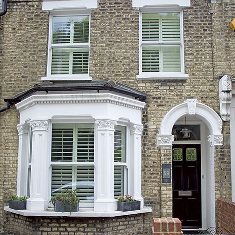 Victorian Terrace with black front door Victorian Terrace Interior, Victorian Front Door, Terrace House Exterior, Victorian Front Doors, Victorian Terraced House, Victorian Terrace House, Black Front Doors, Edwardian House, London House