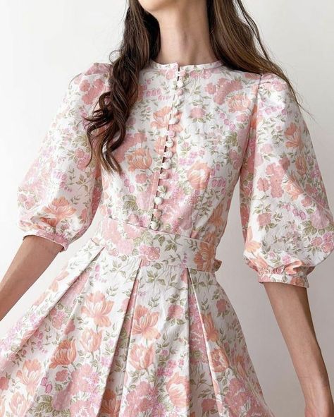 Simple Frocks, Frock For Women, Modest Dresses Casual, Fancy Dresses Long, Dress Design Patterns, Elegant Dresses Classy, Sleeves Designs For Dresses, Designer Dresses Casual, Stylish Dress Book