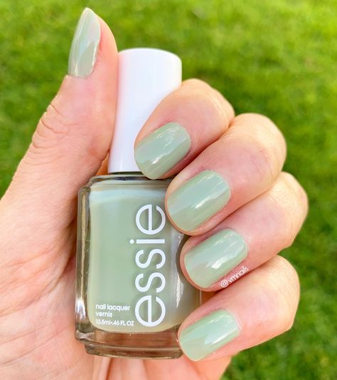 Essie - Turquoise & Caicos - sage green nails Light Green Gel Nails, Take Off Gel Nails, Green Toe Nails, Sage Green Nails, Nails For 2023, Essie Nail Colors, Green Nail Designs, Feta Pasta, Beauty Nails Design