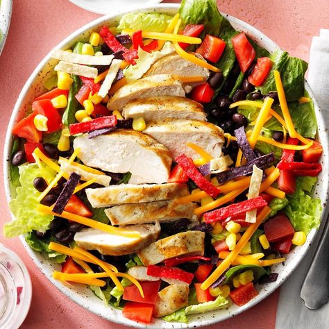 Copycat Southwest Chicken Salad Recipe: How to Make It Chipotle Glaze, Chicken Coleslaw, Salad Boats, Crunch Brownies, Salad Protein, High Protein Lunch Ideas, Slaw Salad, High Protein Salads, Southwest Chicken Salad