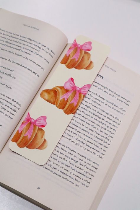 Bookmarks Set of 3 Coquette Bookmarks - Etsy Argentina Things To Use As Bookmarks, Home Made Bookmarks Ideas, Book Mark Drawings, Bookmark Art Ideas, Aesthetic Bookmarks Design, Cute Bookmark Ideas, Coquette Bookmark, Book Mark Ideas, Etsy Bookmarks