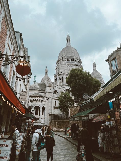 Europe Photography, Paris Aesthetic, Beautiful Style, Cute Pictures, Taj Mahal, Louvre, Street Style, Paris, Building