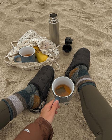 Outdoor Coffee Aesthetic, New Hobby Aesthetic, Autumn Beach, Cozy Camping, Comfortable Camping, Camping Vibes, Spring Books, Camping Aesthetic, Granola Girl