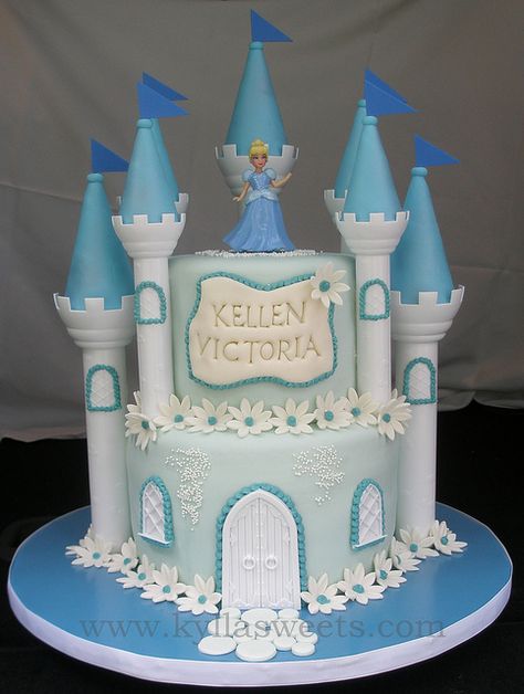 Pink and blue flowers along the edges instead. Cinderella castle cake | Flickr - Photo Sharing! Cinderella Castle Cake, Name On Cake, Cinderella Birthday Cake, Write Name On Cake, Castle Birthday Cakes, Birthday Cake Write Name, Rodjendanske Torte, Castle Birthday, Princess Castle Cake