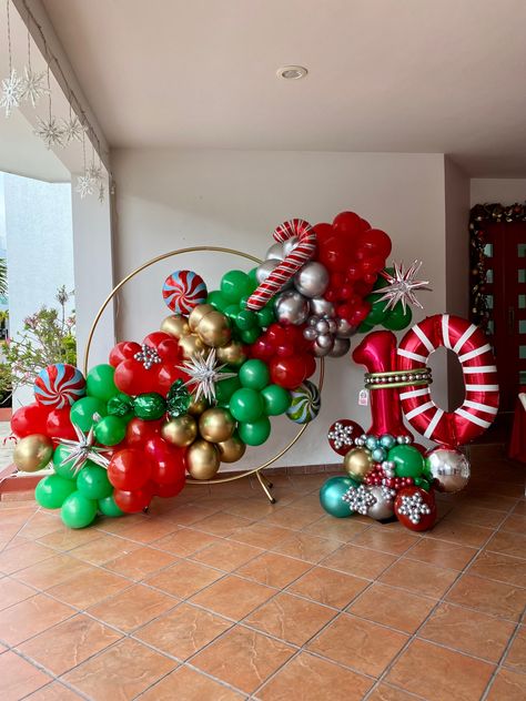 Ideas Para Navidad, Family Christmas Dinner, Christmas Party Backdrop, Christmas Balloon Decorations, Space Theme Party, Birthday Balloon Decorations, Christmas Balloons, Office Christmas Decorations, Christmas Backdrops