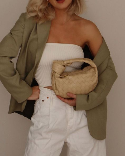 Bottega Jodie Outfit, Bottega Bag Outfit, Bottega Veneta Bag Outfit, Mini Jodie Bag, Laura Jade Stone, Bottega Bag, Bottega Veneta Jodie, Mini Jodie, Bottega Veneta Bag