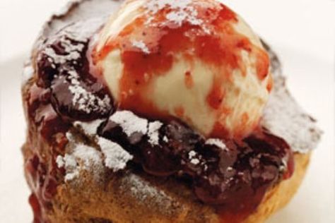 Yorkshire Pudding Dessert, Yorkshire Pudding Filling, Recipe Using Jam, Yorkshire Pudding Recipe, Drinks From Around The World, Popover Recipe, Yorkshire Pudding Recipes, Yorkshire Puddings, Pudding Dessert