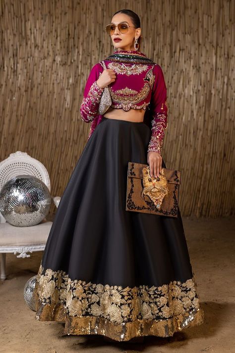 Black Lehanga Ideas, Black Anarkali For Wedding, Traditional Embroidered Lehenga, Black And Pink Lehenga, Black Lehenga Outfit, Black Lehenga Party Wear, Purple Choli, Lehenga Choli Pakistani, Designer Choli