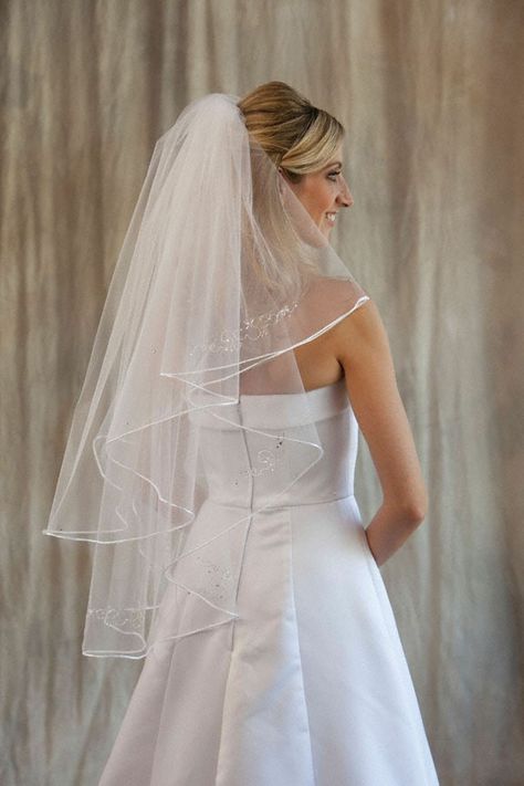 Wedding Veils Waist Length, Finger Length Veil, Wedding Veils Plain, Wedding Veil Mid Length, Short Bride Veil, Wedding Veils Fingertip Length, Medium Wedding Veils, Simple Elegant Wedding Veil, Short Wedding Vails