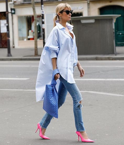 Gitta Banko (@gittabanko) • Instagram photos and videos Oversized Shirt Outfit, Couture Dior, Outfit Oversize, White Shirt Outfits, Dress Up Jeans, Oversized Button Down Shirt, Walking Down The Street, Paris Chic, Oversized Shirts