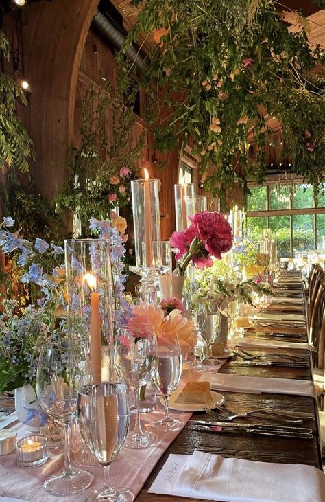 Table Setting Garden Party, Elegant Indoor Wedding, Colorful Elegant Wedding, September Wedding Aesthetic, Enchanted Forest Wedding Flowers, Classic Garden Wedding, Vintage Garden Party Wedding, Wedding Aesthetics, Dinner Party Wedding