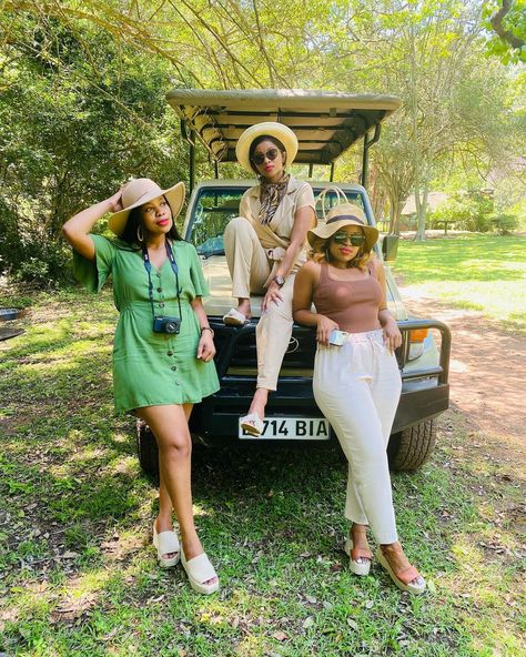 Safari Game Drive Outfit Women, Game Drive Outfits Women, Game Drive Safari Outfits Women, Safari Look Outfits, Safari Outfit Women, Safari Clothes, Ape Escape, Africa Safari Clothes, Safari Game