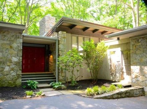 Mid Century Modern Garden, Mid Century Landscaping, Car Ports, Georgia House, Mid Century Modern Exterior, Inspiring Architecture, Mid Century Exterior, Atomic Ranch, Addition Ideas