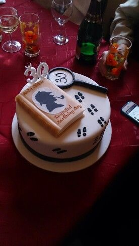 Sherlock Holmes Cake Ideas, Sherlock Holmes Cake, Sherlock Cake, Sherlock Holmes Funny, Interesting Cakes, 17 Birthday Cake, Veg Food, Book Cake, Mystery Party