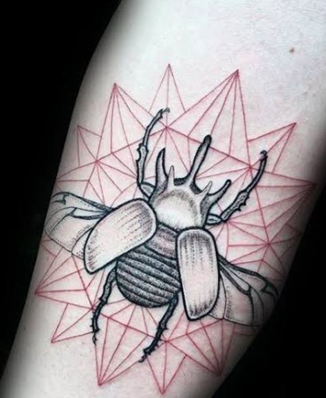 Escaravelho, ressurreição, Egito Scarab Tattoo, Egypt Tattoo, About Heart, Swan Princess, Aesthetic Tattoo, Heart Tattoo, The Magicians, Tattoos For Guys, Geometric Tattoo