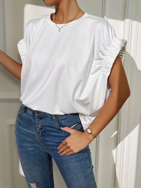 Solid Batwing Sleeve Tee | SHEIN USA Embellished T Shirt, Casual Outfits Fashion, Zero Waste Fashion, Fancy Shirt, 2piece Outfits, Embellished Shirt, Dressy Casual Outfits, Fashionista Clothes, Elegant Shirt