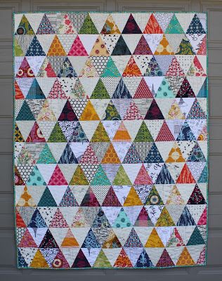 Teaginny Designs: Scrappy Triangle Quilt Equilateral Triangle Quilt Pattern, Equilateral Triangle Quilt, Pyramid Quilt, Quilting Triangles, Tumbler Quilts, Quilt Triangles, Scraps Quilt, Happy Quilts, Scrap Quilting