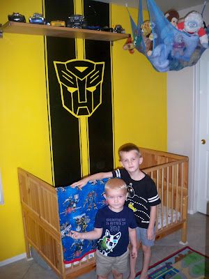 Transformers Little Boys' Bedroom Fun Buildings, Older Boys Bedrooms, Sons Room, Boys Bedroom Paint, Toddler Chores, Interior Paint Colors Schemes, Teenage Boy Room, Baby Nursery Wall Art, Cars Room