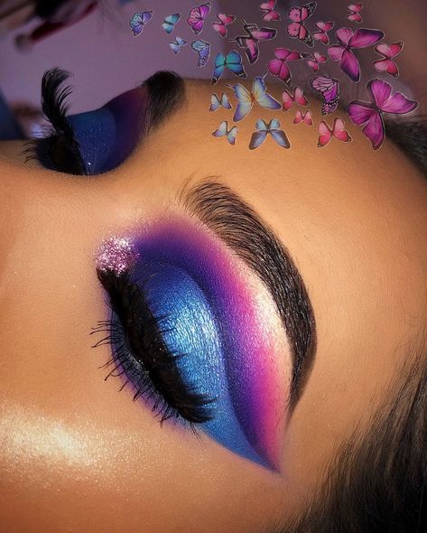 Eyeshadow With Glitter, Crazy Eyeshadow, Egyptian Eye Makeup, Superstay Foundation, Butterfly Halloween, Pink Eyeshadow Look, Festival Makeup Glitter, Blue Eyeshadow Looks, Butterfly Makeup