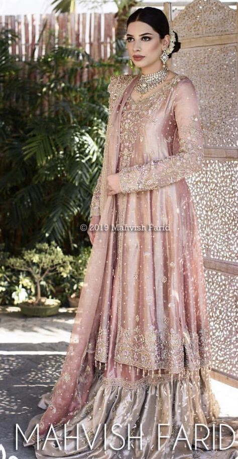 Kaftan Dress Outfit, Baat Pakki, Summer Kaftan, Walima Dress, Red Bridal Dress, Shadi Dresses, Pakistani Formal Dresses, Desi Wedding Dresses, Heavy Dresses