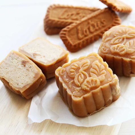 Homemade Biscoff Snowskin Mooncakes with Ice Cream Filling (Vegan Recipe) - All Purpose Veggies Potato Filling Recipe, Homemade Biscoff, Healthy Nice Cream, Cream Filling Recipe, Mooncake Recipe, Cookie Dough Filling, Nice Cream Recipe, Oreo Cream, Biscoff Cookie Butter