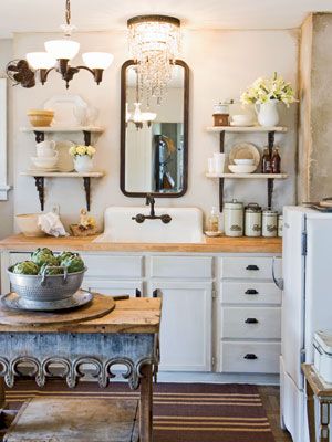 Another sweet vintage style kitchen Over The Kitchen Sink, Fresh Kitchen, Garden Designs, Kitchen Mirror, Unique Kitchen, Cottage Kitchen, Remodeling Ideas, Kitchen Remodeling, White Cabinets