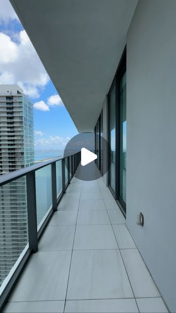 Miami | Luxury Apartment & Condo Locator on Instagram: "This Edgewater 3 bed + den ✨  Need help finding your dream apartment? Fill out the form in our bio and we will help you every step of the way for FREE!   #miami #miamibeach #realestate #brickell #apartment" Miami Balcony Decor, Miami Condo Decor, Miami Apartment Aesthetic, Edgewater Miami, Miami Apartment Decor, Brickell Apartment, Florida Apartment, Miami Penthouse, Florida Apartments