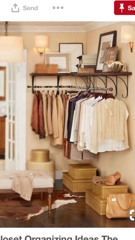 Ideas Armario, Corner Closet, Organized Closet, Closet Hacks Organizing, No Closet Solutions, Bed Platform, Clothes Closet Organization, Open Closet, Clothes Hanging