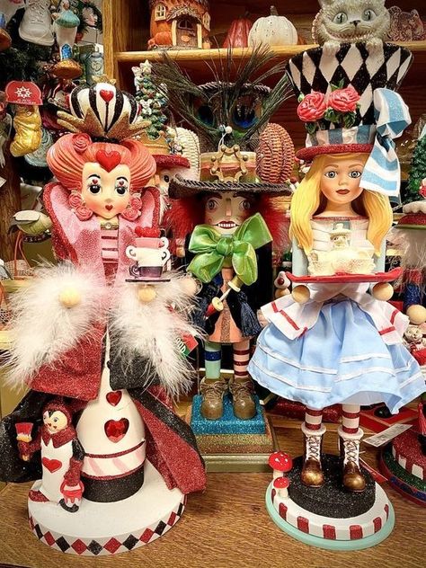 Queen Of Hearts Nutcracker, Alice And Wonderland Christmas, Alice In Wonderland Nutcracker, Alice In Wonderland Christmas Decor, Alice In Wonderland Christmas Tree, Wonderland Christmas Decor, Alice Queen Of Hearts, Alice In Wonderland Christmas, Wonderland Room