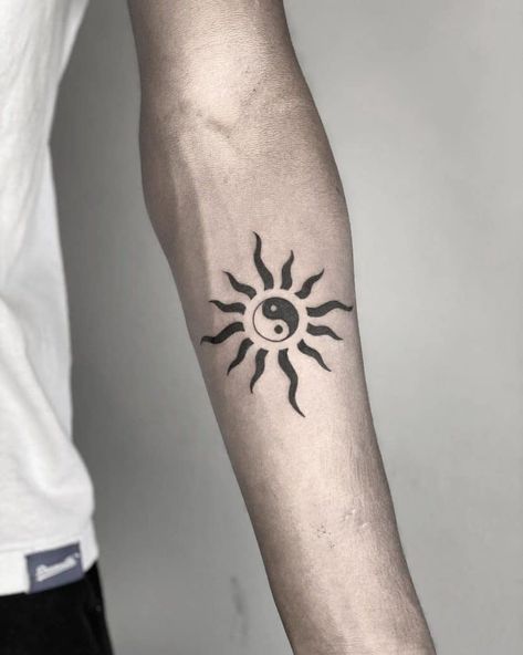 Guy Hand Tattoos Simple, Simple Tattoo Designs Men Arm, Desain Tattoo Simple, Tattoo Ideas For Men Small Hand, Tattoo Ideas For Men Forearm Simple, Arm Simple Tattoo Men, Medium Sized Tattoos For Guys, Cute Tattoo For Men, Tattoo Designs Men Small Hand