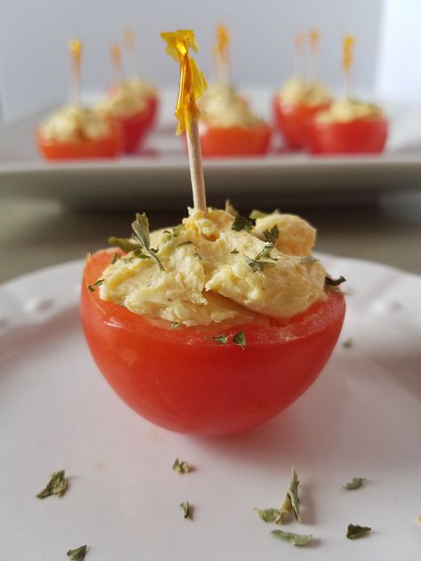 Stuffed Cherry Tomato Appetizer Recipe Tomato Appetizer Recipes, White Slipcovered Sofa, Beef Crostini, Cherry Tomato Appetizers, Stuffed Cherry Tomatoes, Tomato Appetizers, Easy Make Ahead Appetizers, Potato Appetizers, Cherry Tomato Recipes