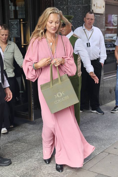 Kate Moss Outfit, Kate Moss Street Style, Moss Dress, Moss Fashion, Kate Moss Style, Original Supermodels, Pink Maxi, Floral Shirt Dress, Maxi Styles