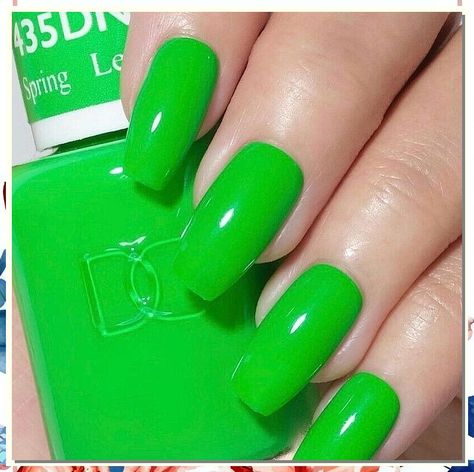 Looking for some fresh nail inspiration? Check out these 11 stunning green nail colors ideas & tips for your next manicure! From emerald to mint, find the perfect shade to make your nails pop. Elevate your nail game with these gorgeous green hues. Spring Nail Polish, Spring Leaf, Band Nails, Dnd Gel Polish, Green Nail Designs, Green Nail Polish, Electric Green, Green Nail, Uv Gel Nail Polish