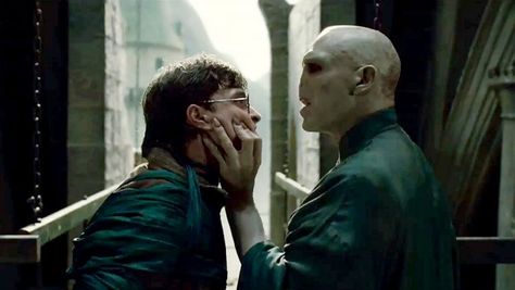 The author had previously admitted that the chapter made her cry quite a bit. Harry Potter Villains, Film Harry Potter, Deathly Hallows Part 2, Harry Potter Quiz, Snape Harry Potter, Snape Harry, Harry Potter Wizard, Harry Potter Deathly Hallows, Ralph Fiennes