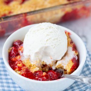 Holiday - Your Cup of Cake Cherry Crunch, Strawberry Dump Cake, Cherry Dump Cake Recipe, Cherry Dump Cake, Peach Dump Cake, Blueberry Dump Cakes, Strawberry Cobbler, Leftover Cake, Vegetarian Cake