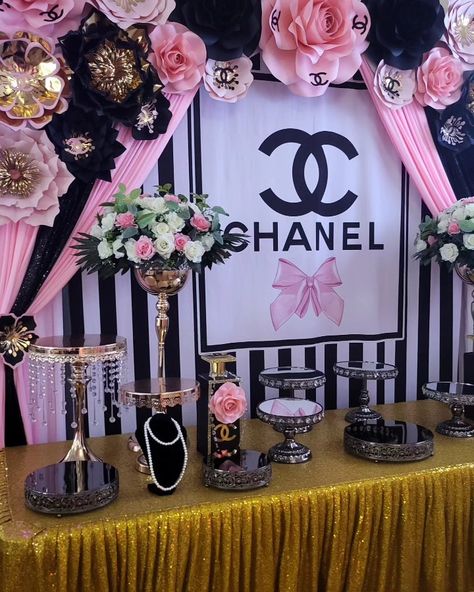 Wedding Decorations Diy Centerpiece, Chanel Birthday, Chanel Party, 50th Party, Diy Centerpieces, Themed Party, 50th Birthday, Sweet 16, Party Planning