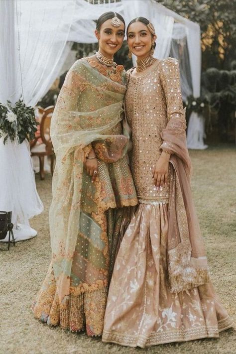 Pengantin India, Mehendi Outfits, Desi Wedding Dresses, Pakistani Wedding Outfits, Beautiful Pakistani Dresses, Bridal Dress Fashion, Simple Pakistani Dresses, Pakistani Wedding Dresses, Pakistani Bridal Wear