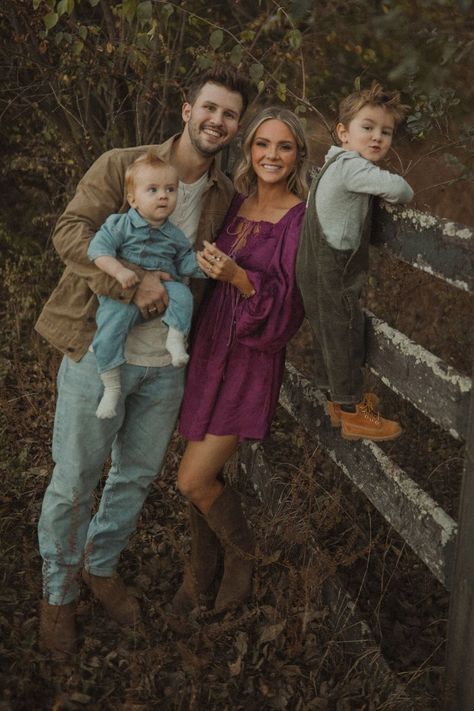 Are you planning a family photoshoot soon? I’ve got the perfect dress for mom! This cute long-sleeve dress and Western boots combo is the perfect look for those fall or winter family photos. Whether you're capturing pictures at the beach, the mountain, or any other outdoor location, this outfit has got you covered! Follow me for more cute outfit ideas. Hunter Premo. Family Photo Dress Hunter Premo Family Pictures, Cowboy Boot Family Pictures, Cowboy Boots Family Photos, Western Family Pictures Outfits, Dress And Western Boots, Fall Western Family Photos, Western Family Photoshoot, Western Family Pictures, Family Photo Dress