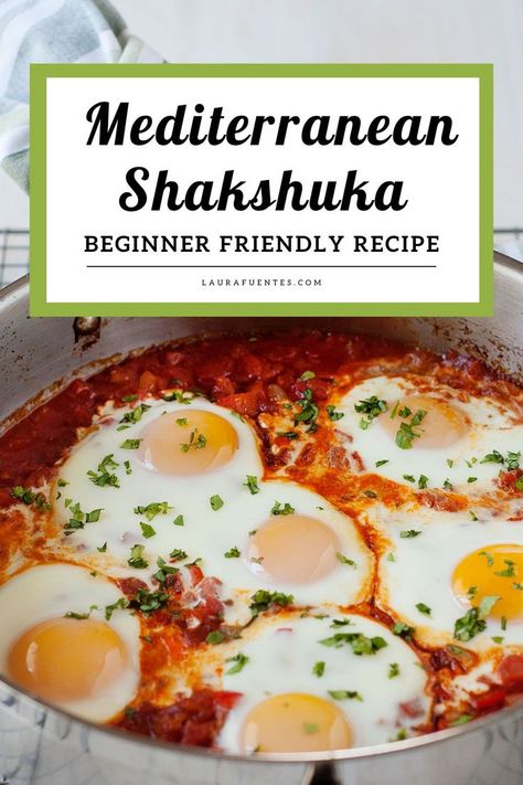 a skillet filled with various fresh vegetables and over easy eggs on top Egg Shakshuka, Dinner Idea Easy, Easy Shakshuka Recipe, How To Make Shakshuka, Shakshuka Recipe, Mediterranean Recipes Healthy, Shakshuka Recipes, Healthy Vegetarian Dinner, Croatian Recipes