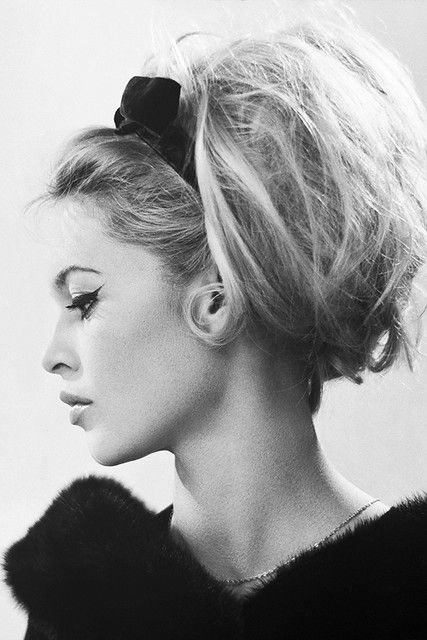 Brigitte Bardot, photographed by Sam Lévin, 1963. | from my … | TOSHIO Y | Flickr Vintage Hair Bows, Bardot Hair, Fashion 60s, Vintage Updo, Bridgette Bardot, 60s Look, Bridget Bardot, 60s Retro, Actrices Hollywood