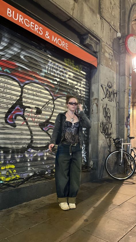 Graffiti, barcelona, clubbing, night life, girls trip, cute outfit, corset top, baggy jeans, bershka jeans, silver jewellery, sunglasses Barcelona Clubbing, Streetwear Moodboard, Graffiti Top, Outfit Corset, Bershka Jeans, Cute Outfit, Baggy Jeans, Silver Jewellery, Corset Top