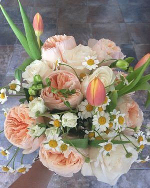 Tulip Daffodil Bouquet, Tulip And Carnation Bouquet, Francis Aesthetic, Tulip Wedding Bouquet, Tulip Bouquet Wedding, Carnation Wedding, Daffodil Bouquet, Wedding Flowers Tulips, Carnation Bouquet